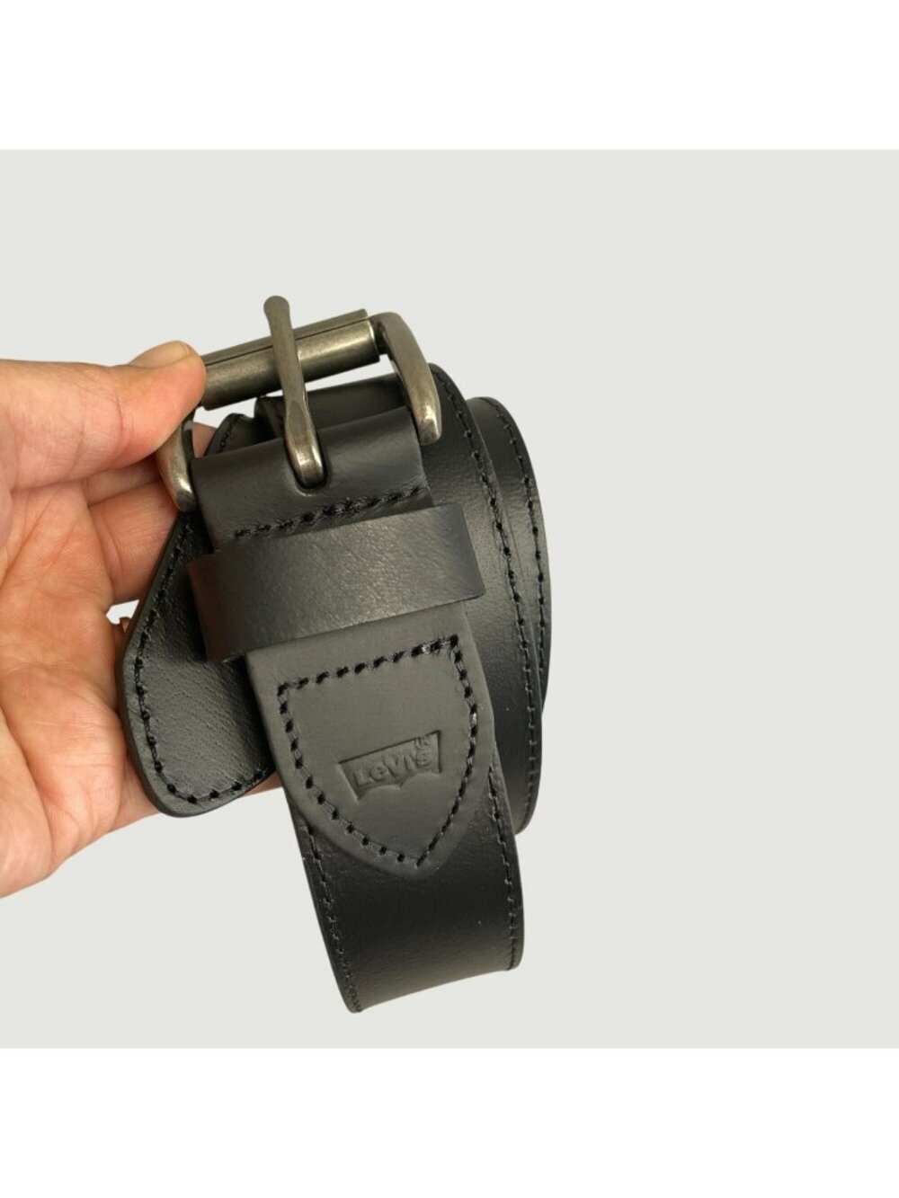 Levi's Men's M 34-36 Black Leather Belt With Silver-Tone Buckle M1042